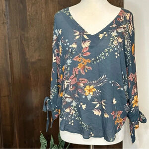 Daytrip 100% Rayon women’s blouse Size XS blue floral long sleeve top v neck
